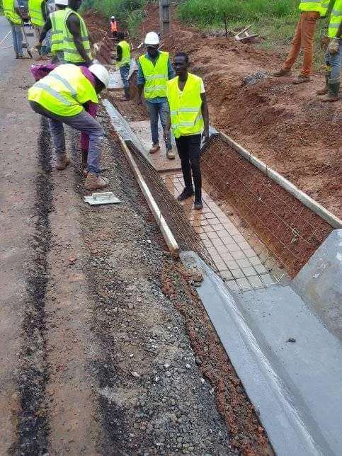 Réalisation d’un canal trapézoïdal à l’AIBD