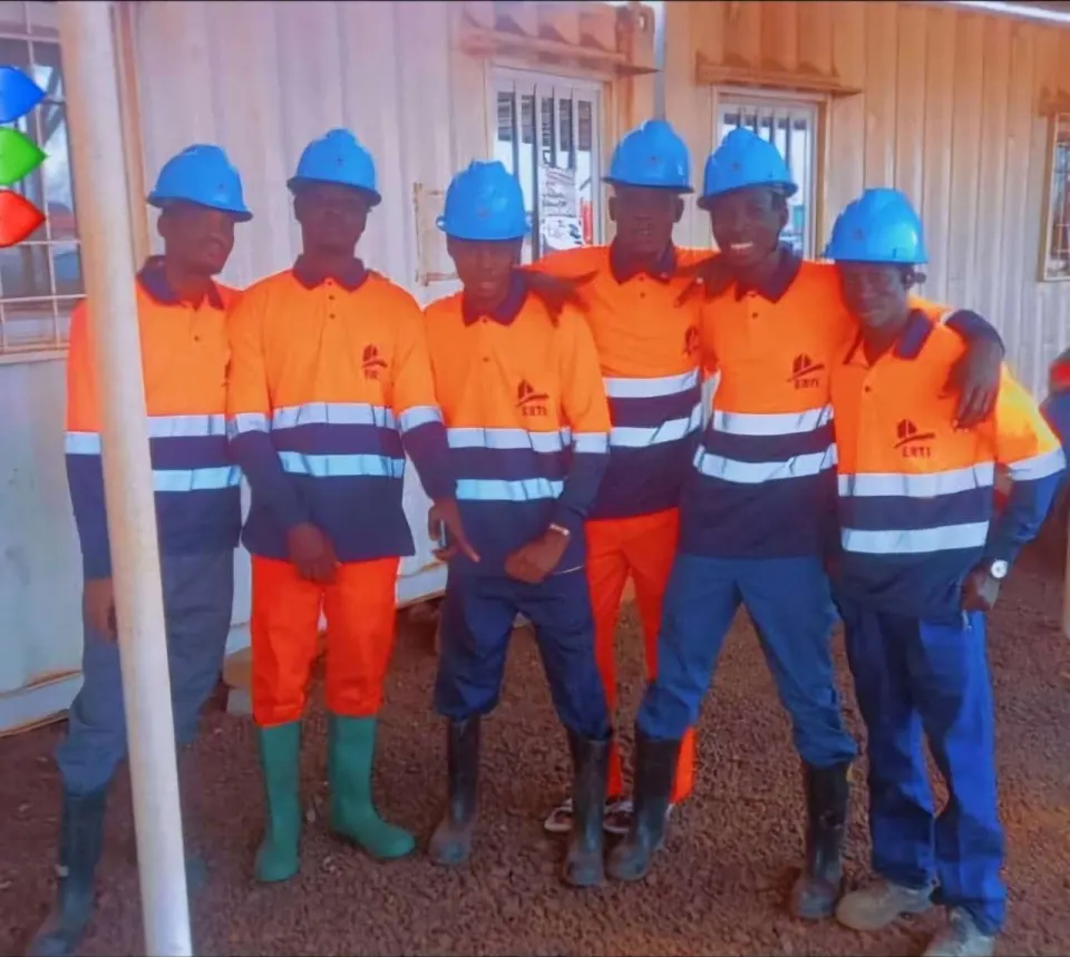 Compagnons ERTI en tenue de chantier