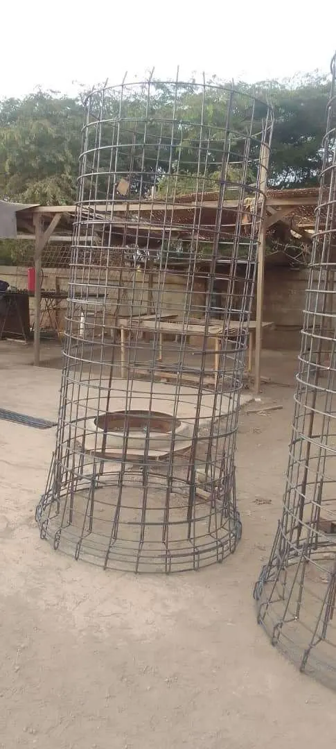 Cages d’armatures de buses sur le site de préfabrication