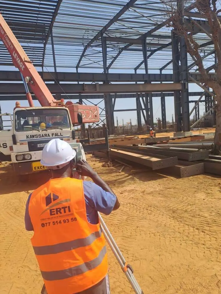 Pompe à béton sur l’aire de préfabrication