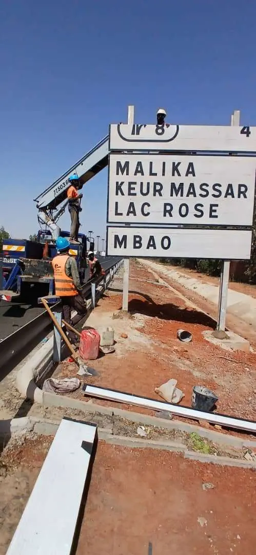 Signalisation routière aux abords de la ligne