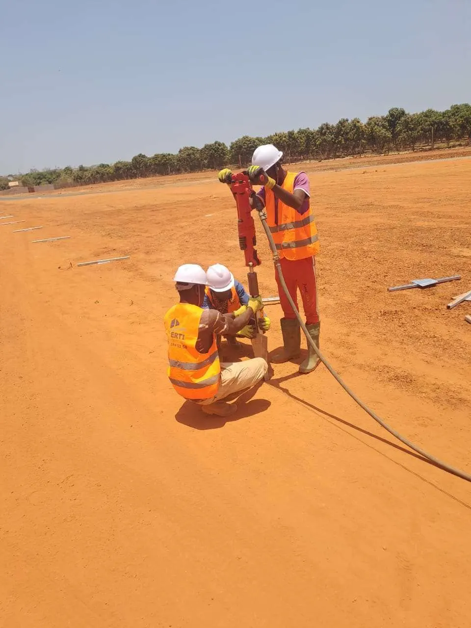 Implantation sur le terrain par un topographe ERTI